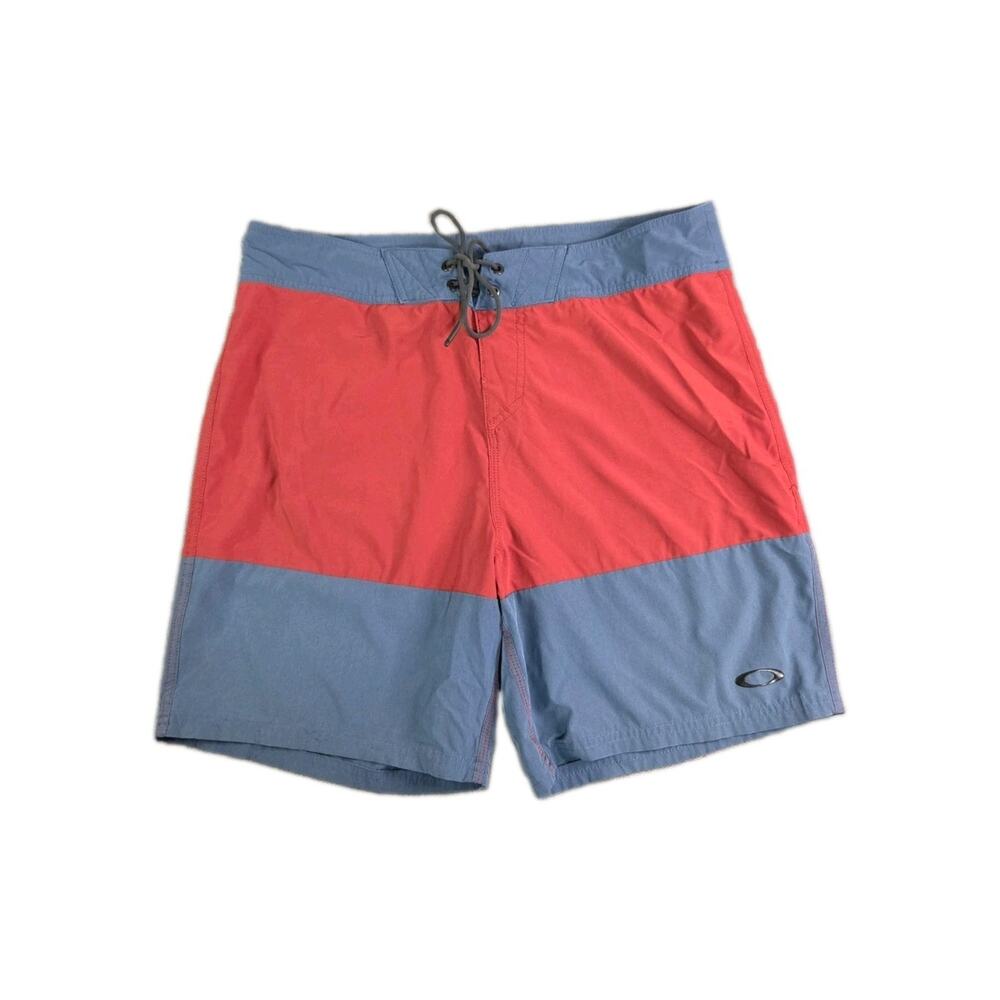 Oakley Performance Fit Draw String Size 33 Blue Red Striped Board Shorts C40